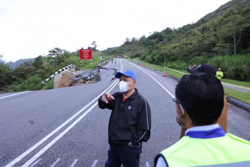Cracks along collapsed Federal Route 185 could worsen with more rain: Perak MB