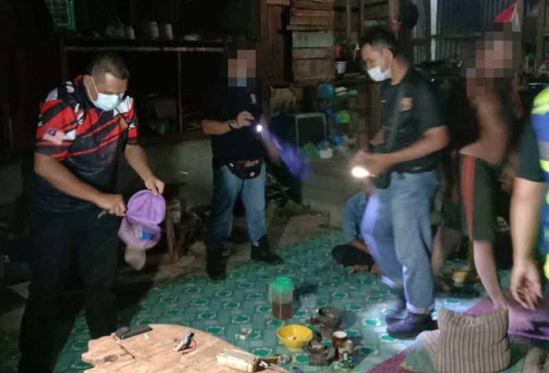 Machete-wielding mother fails to stop sons’ arrest by Perak drug enforcers