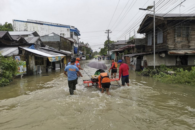 Search ongoing for survivors in Philippine villages hit by landslides