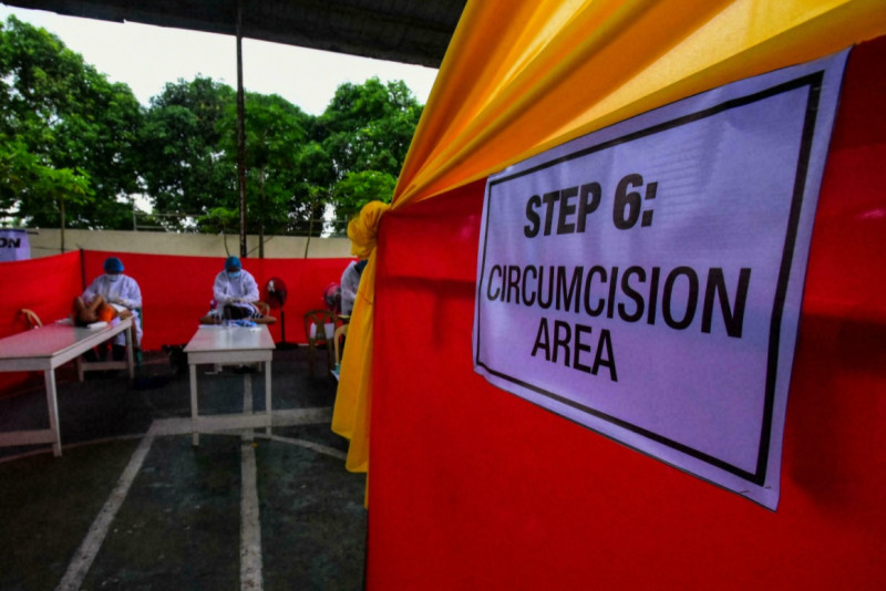 Philippine ‘circumcision season’ under way after virus delays