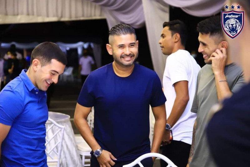 Empowering JDT with a human touch