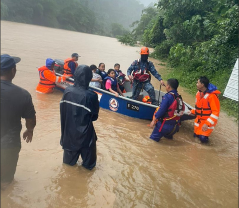 Floods displace 10,000 in Pitas, evacuation centres activated