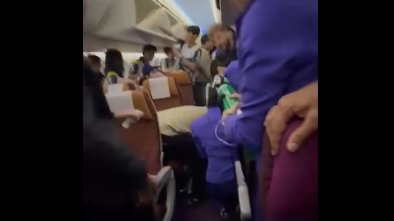 Malaysian dies while transiting in Bangkok to Japan (video)