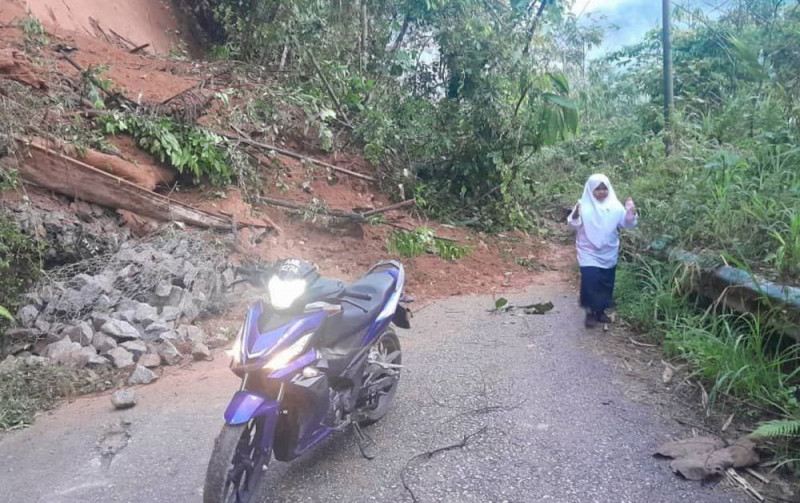 Road to Orang Asli villages cut off by landslide partially open
