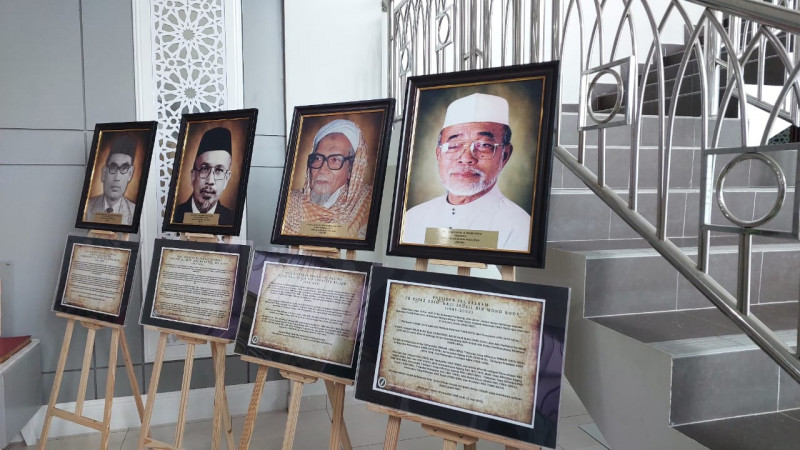 Late Nik Aziz’s portrait missing from PAS’ 68th muktamar exhibition