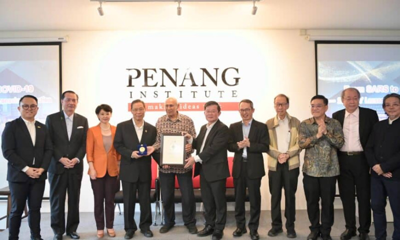 Renowned public health expert honoured at award ceremony in Penang