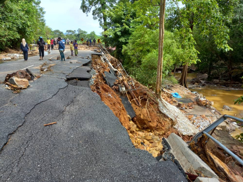 Worst floods in memory hit Yan, Gurun, leave residents reeling