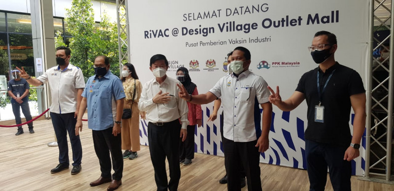 Patronise outlets with majority of staff vaccinated, avoid crowds: trade ministry