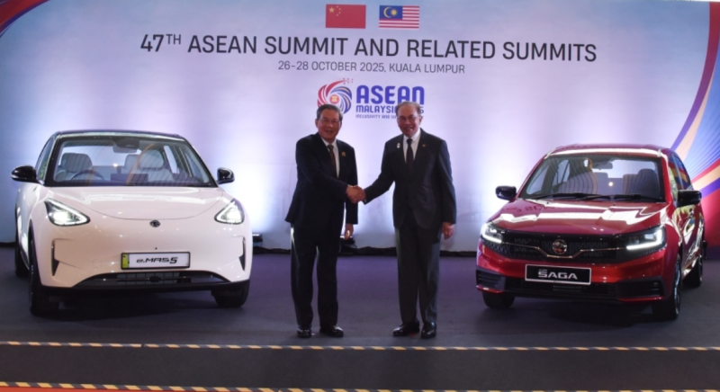 Chinese Premier joins PM at Proton’s new Saga and e.MAS 5 in ASEAN Summit showcase