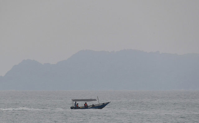 Fisherman feared drowned after boat sinks in Pulau Kapas waters