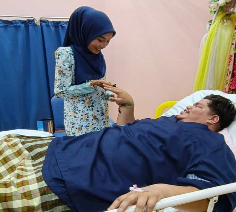 Road accident does not stop 25-year-old groom from tying the knot