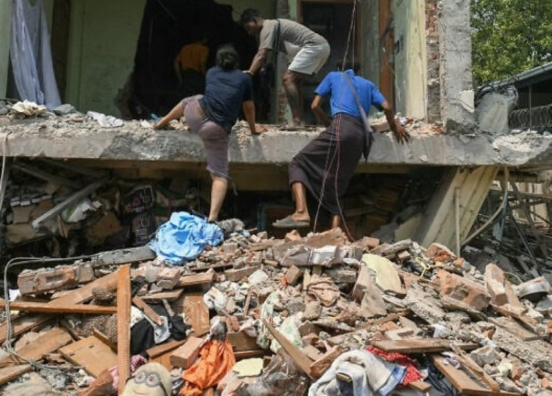 In disaster-stricken Myanmar, a desperate bid to rescue survivors with bare hands