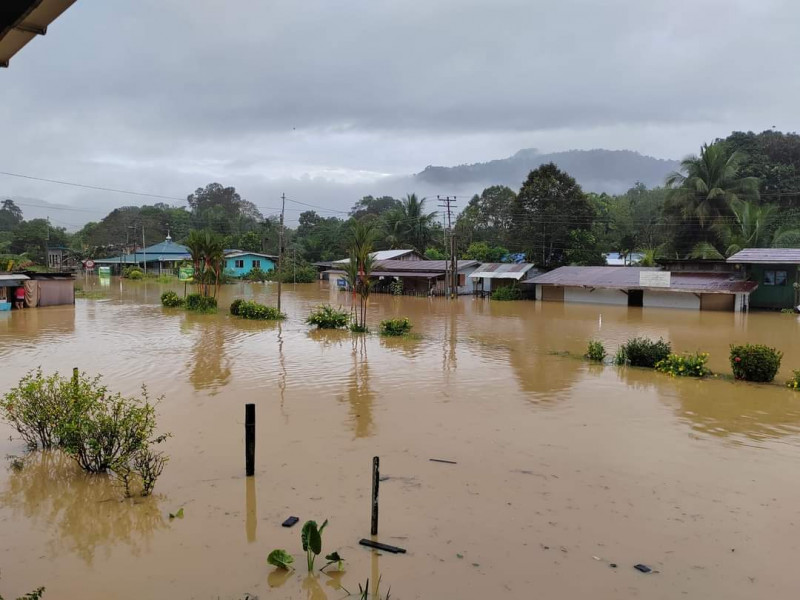 Landslide, floods obstruct Ranau-Sandakan road