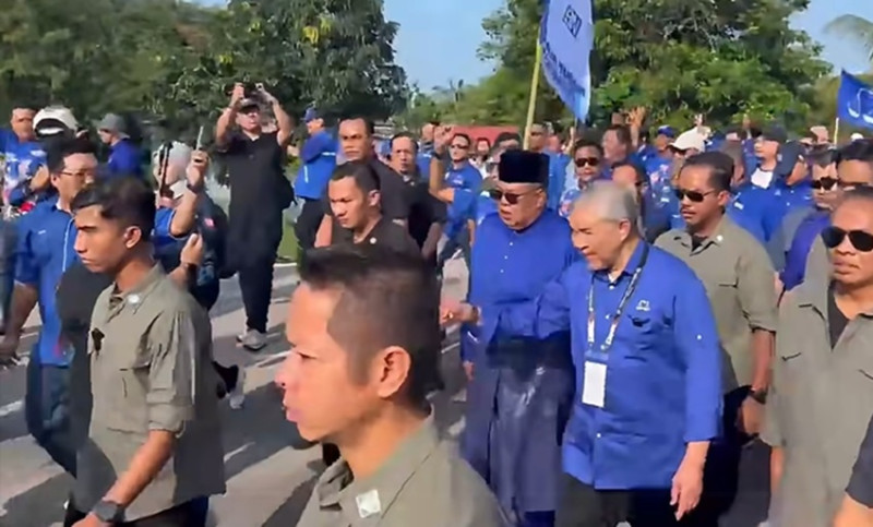 Melaka PRN: Ab Rauf, accompanied by Zahid, arrives at nomination centre 
