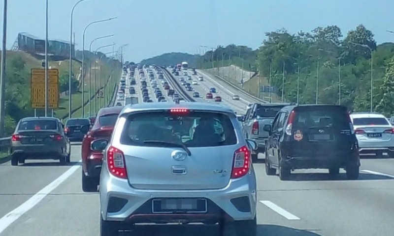 20km congestion on southbound PLUS Highway due to accident near Seremban R&R