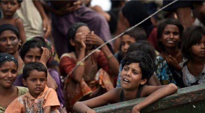 Risking death to cross Bay of Bengal