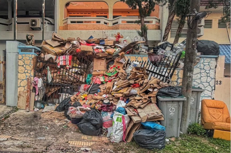 Only 6 months after cleaning, senior citizens' 'treasures' pile up again