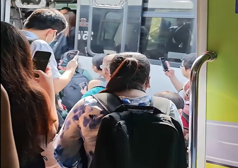Kelana Jaya LRT train breaks down, passengers stranded on tracks (video)
