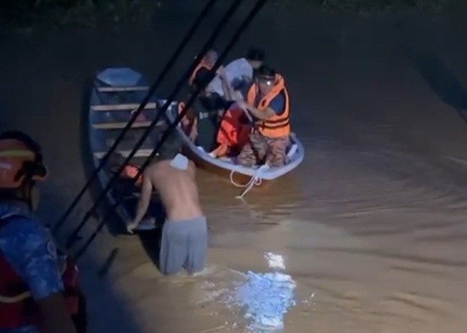 Sarawak longhouses evacuated as floodwaters rise