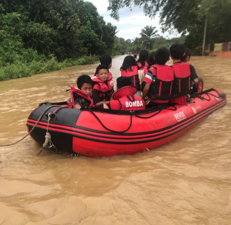 Flash floods overwhelm Sarawak school, uproot trees