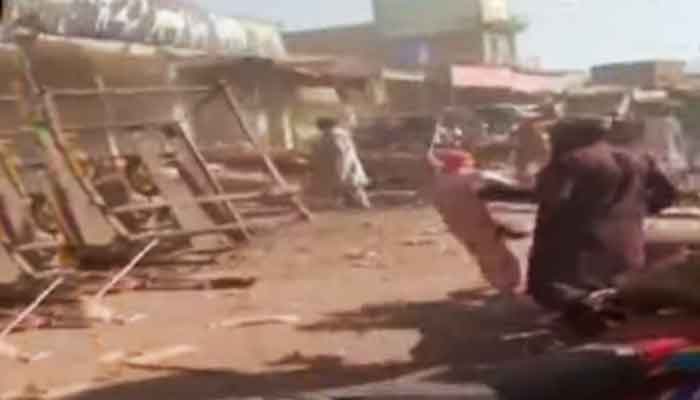 Pakistan market blast kills 4, injures 20