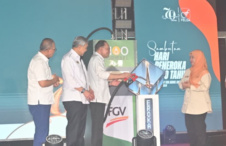 Anwar unveils seven incentives for Felda settlers at 70th anniversary celebration