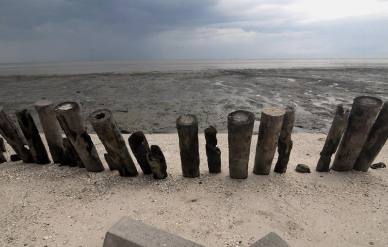 Two sea embankments in Tg Karang under repair