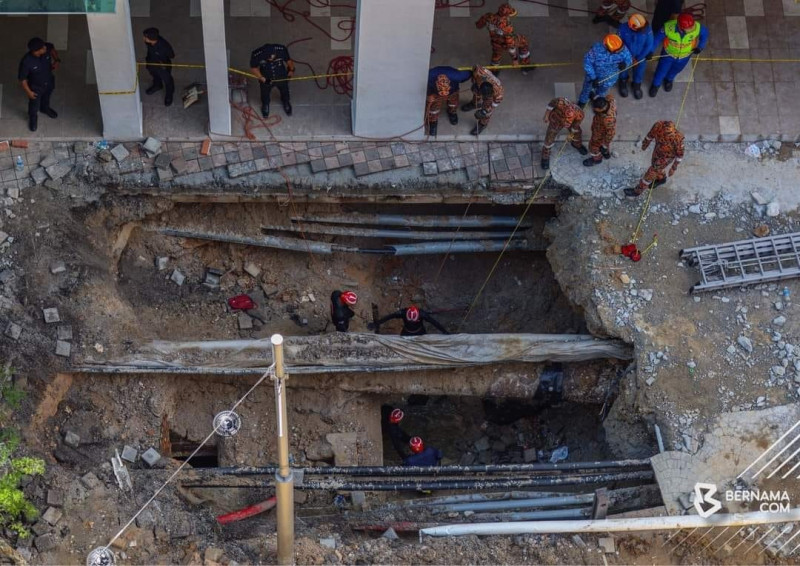 Still no sign of sinkhole victim as search expands