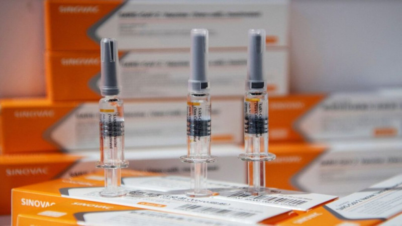 Why is the govt snubbing an offer of 200,000 free vaccines?