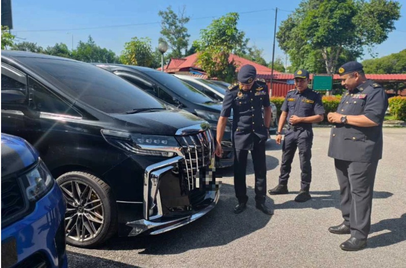 Businessman ‘Datuk’ among those detained for ‘forgetting’ to renew road tax