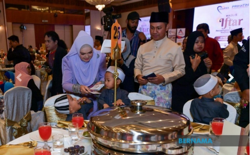 Being a mother motivates Siti Nurhaliza to persist aiding Palestinians in Rafah