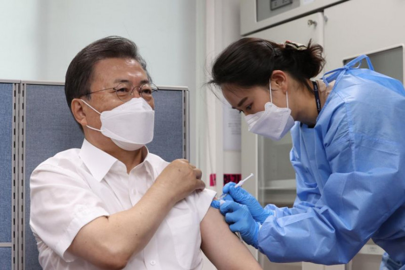S. Korea president gets Covid-19 shot to join G7 summit