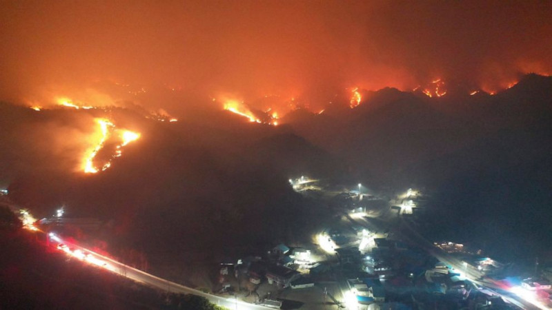 Firefighters battle ‘severe’ South Korean wildfire