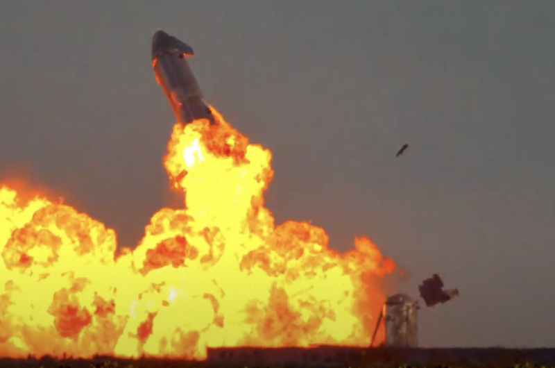 SpaceX rocket explodes on ground after seemingly successful flight