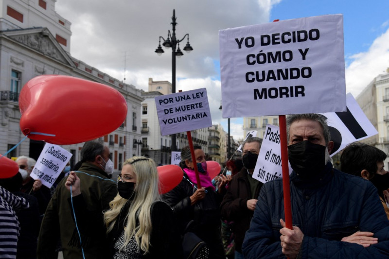 Spain legalises euthanasia, assisted suicide