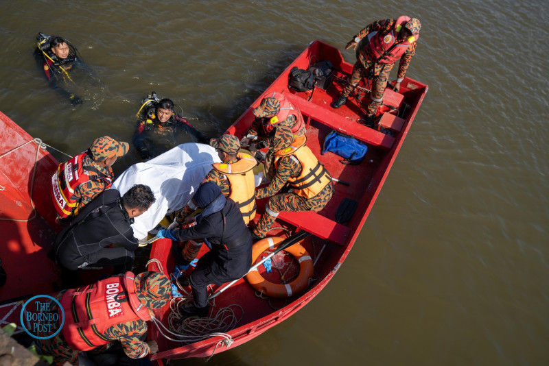 Elderly man drowns after 4WD plunges into Sarawak River