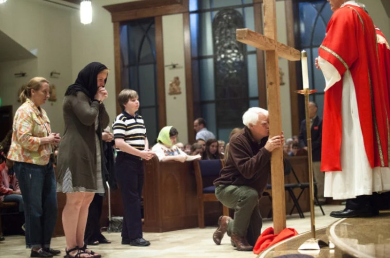 Christians around the country solemnly observe Good Friday today