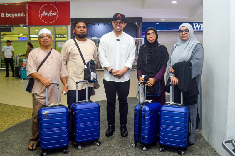 Praises for Steven Sim after sending teacher to Mecca for pilgrimage