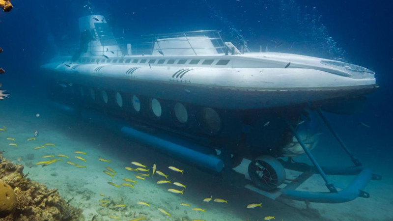 Six Russians dead, 39 tourists rescued after submarine sinks in Red Sea off Egypt