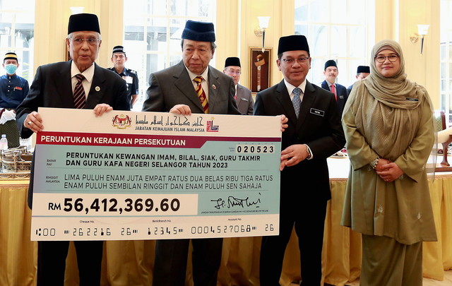 S’gor ruler receives over RM56 mil for imam, religious staff allowances