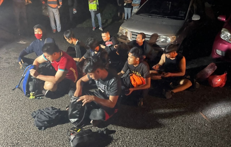 Fire team rescues 9 youths trapped at Sg Kedondong