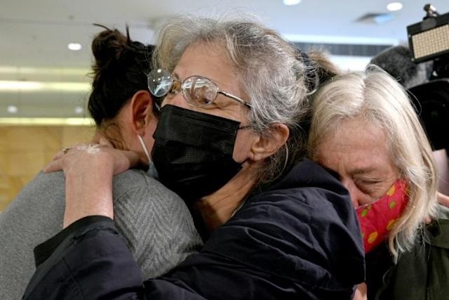 Emotional reunions in Sydney as international border reopens