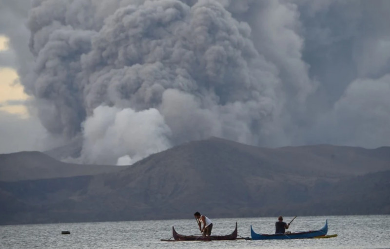 Philippines on alert for another volcano eruption ‘anytime soon’