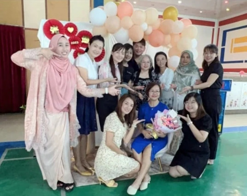 Teacher gives free Chinese tuition to help Malay students master the language 