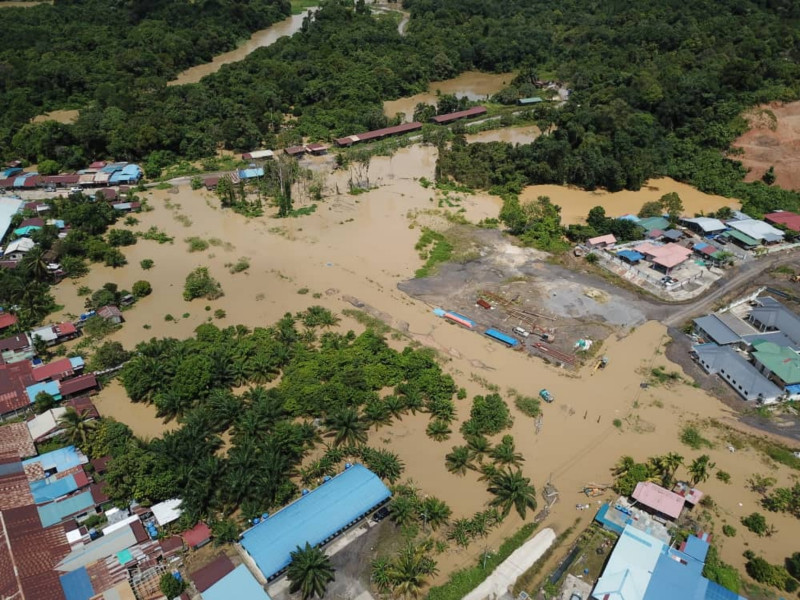 Massive floods hit northern Sarawak following day of downpour