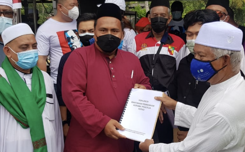 Community leaders join protest against housing plans for migrants