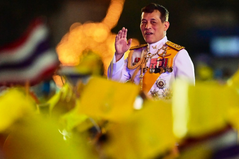 Thai king commutes Thaksin's prison sentence to one year