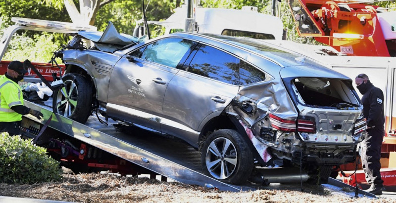 Tiger Woods found conscious, serious injuries to legs after road accident