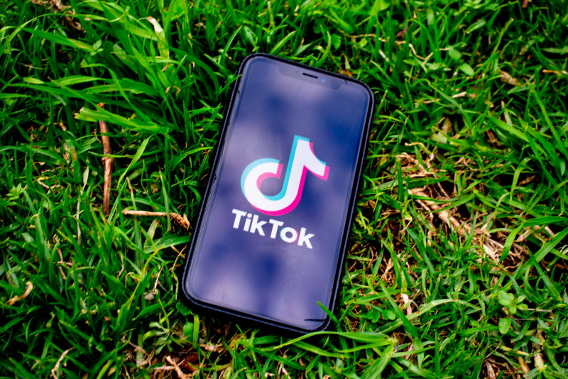 Russia wages online battle against TikTok and YouTube