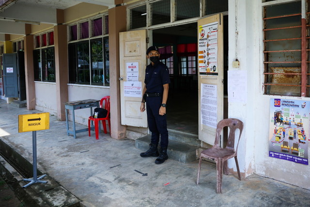 GE15: polling a breeze in Tioman, Padang Serai, cops note